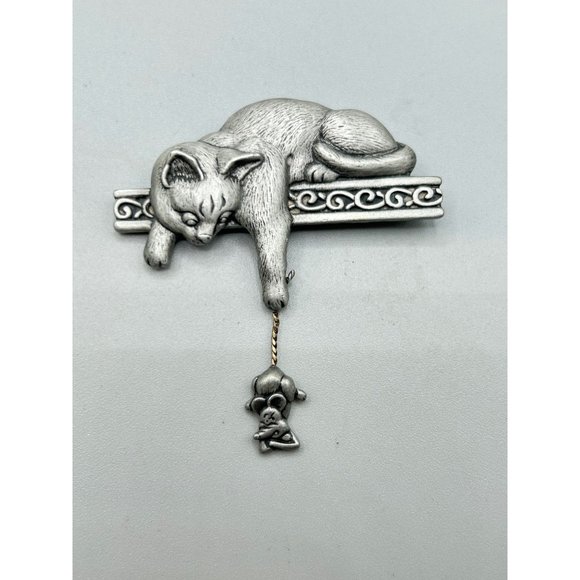 JJ Cat Catching Mouse Pin Brooch Pewter Metal Silver Tone Dangle Figural Pin - Picture 2 of 5